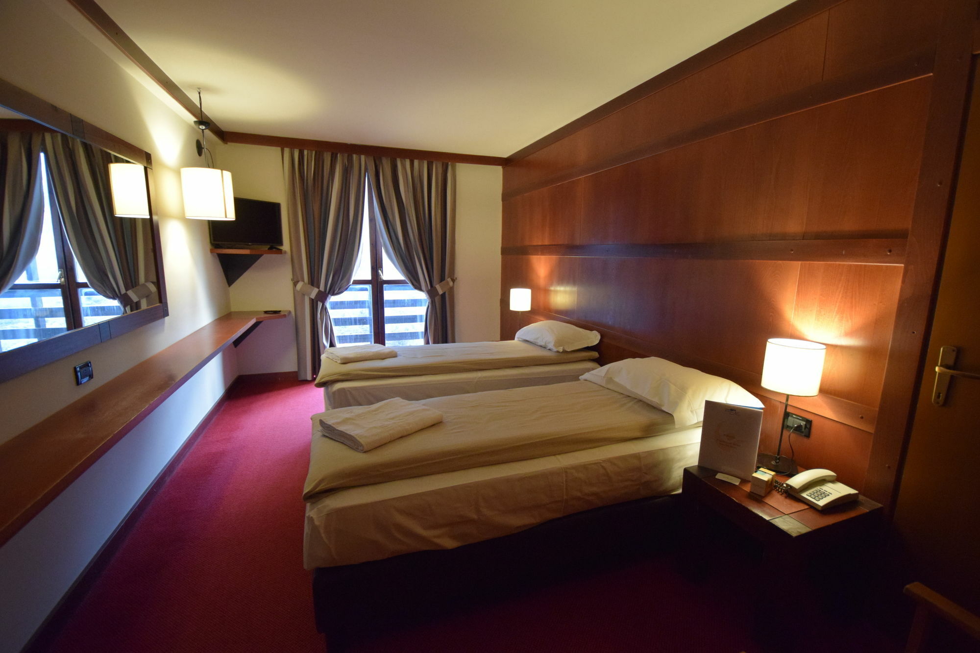Hotel Piandineve باسو ديل تونالي المظهر الخارجي الصورة