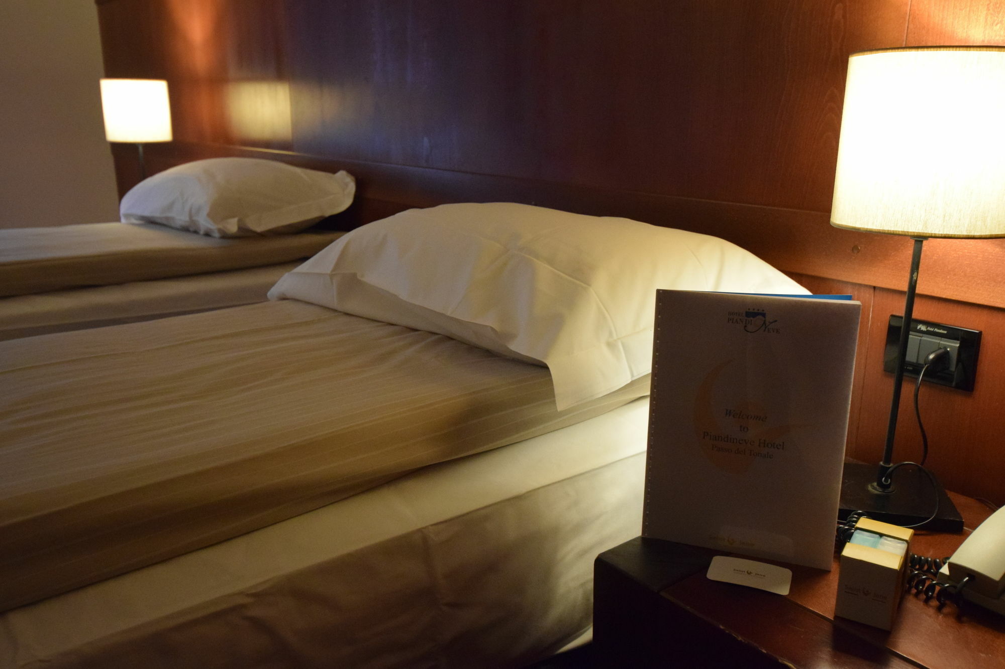 Hotel Piandineve باسو ديل تونالي المظهر الخارجي الصورة